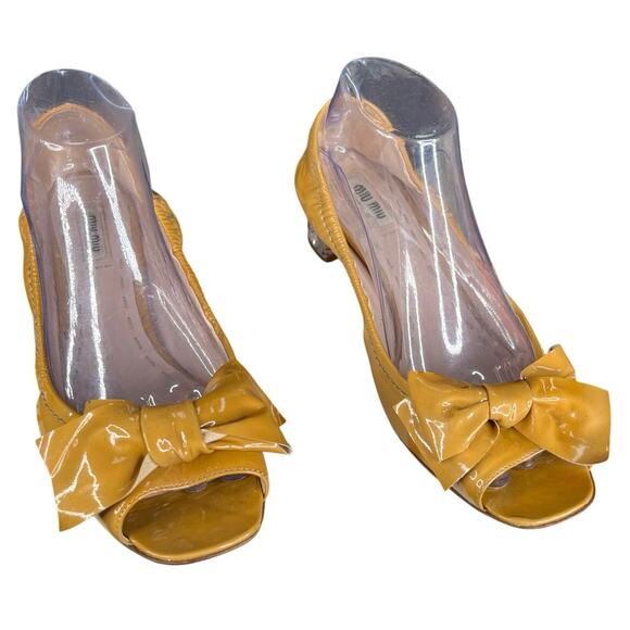Miu Miu Women’s Beige Patent Leather Bow Crystal Studded Pumps Size 40.5 US 9.5 - Picture 5 of 14